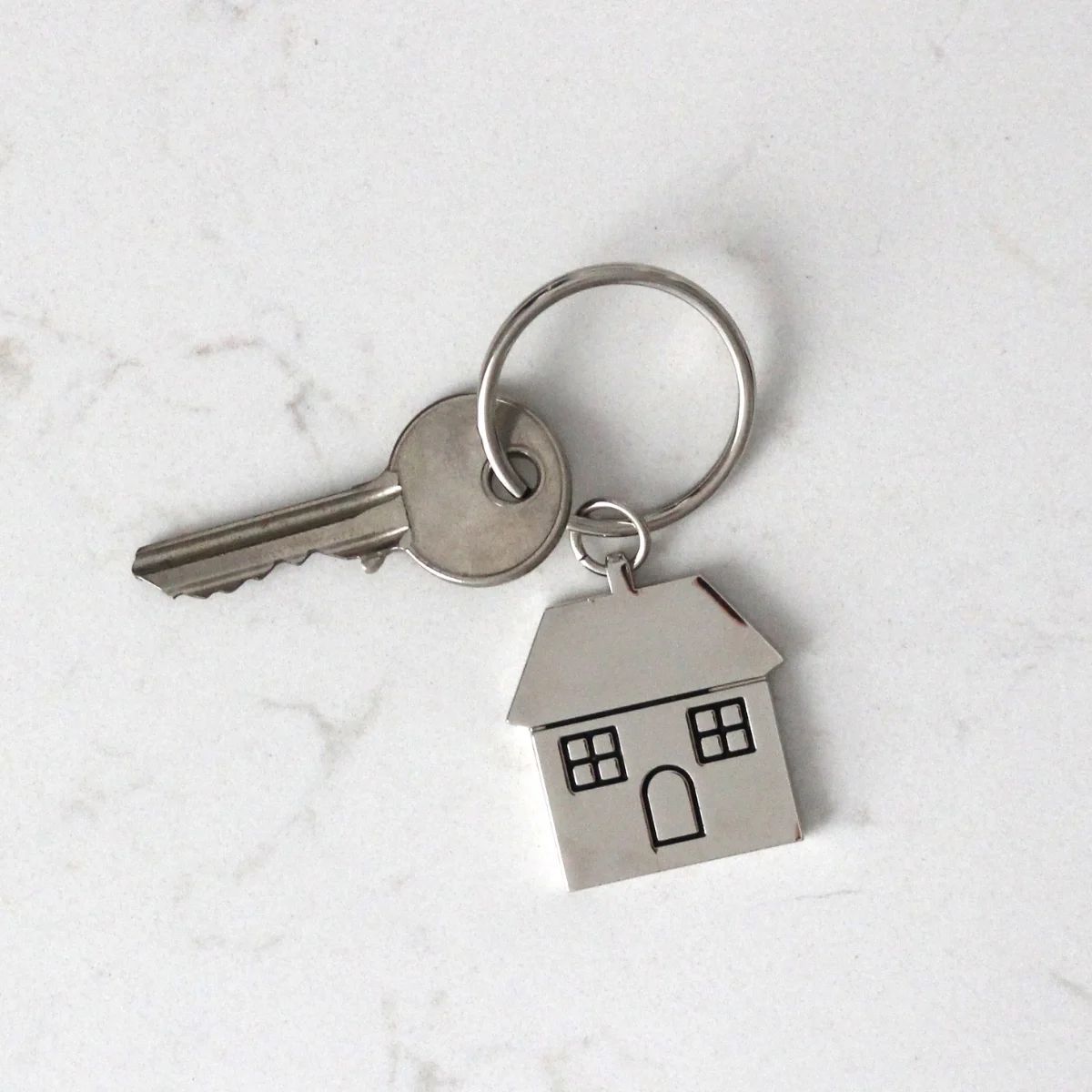 prívesok domček s kľúčom